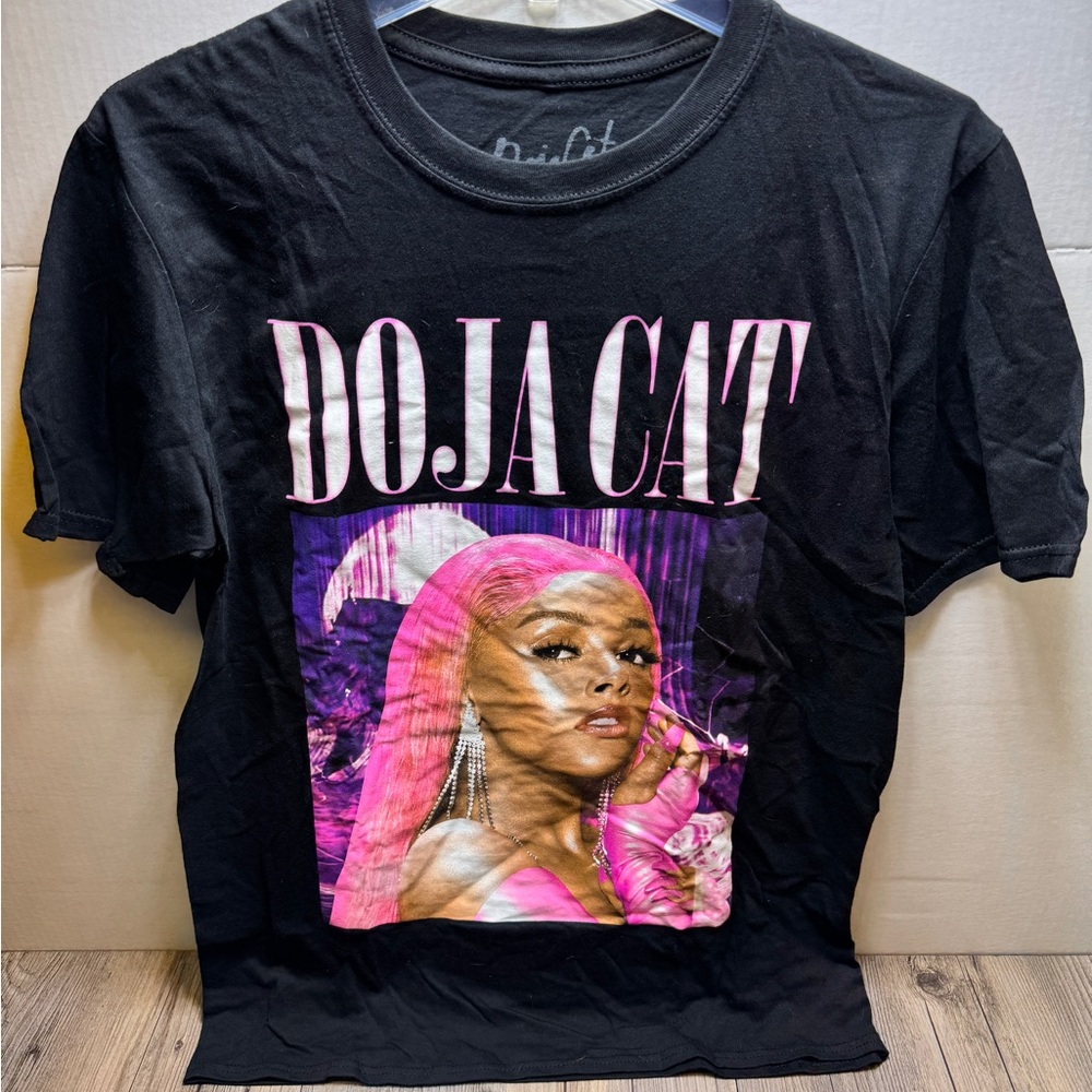 Doja Cat Concert Tee Shirt Size Large Black Pink Hair Crew Short Sleeve T-Shirt